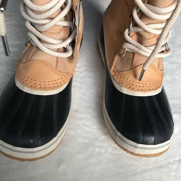 New SOREL Joan of Arctic Faux Fur Waterproof Snow Boot (Women), women size 6 - Picture 10 of 16